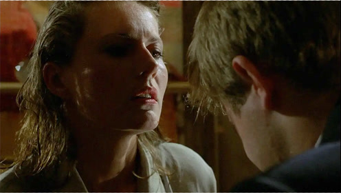 小伙爱上比他大10岁的女人,表白被拒后,割腕来显示对爱情的忠贞