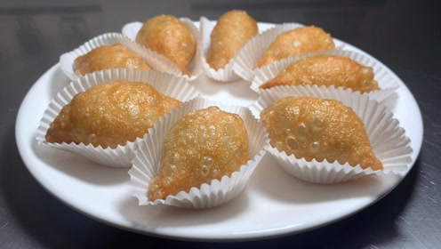 广式早茶点心咸水角,表皮酥脆,内陷咸香,做法和配方教给你!