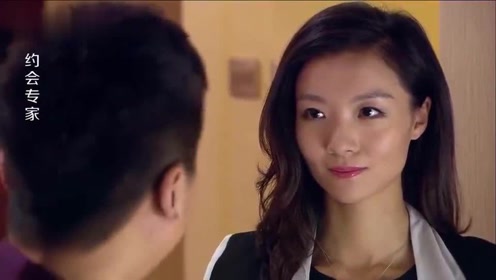 小伙深夜和美女住宾馆,美女主动脱衣服,小伙一脸紧张