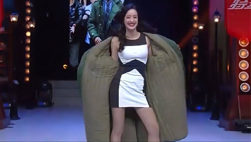 广告女神沙欣贤穿军大衣走秀!结束姿势太撩人,汪涵忍不住偷瞄