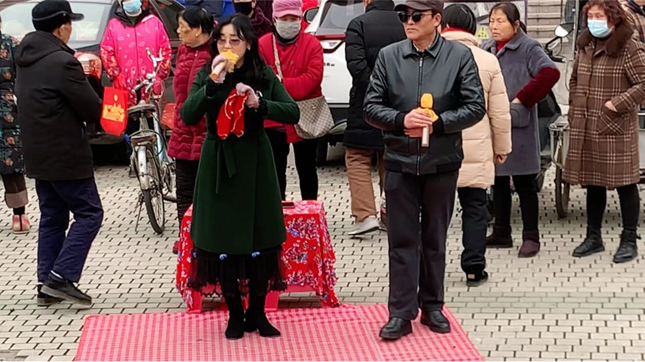 庐剧《张万郎·妙香捣鬼当小三》选段1:无为市人民广场传统戏曲文艺.