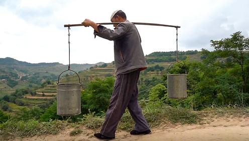 者:扶贫1 1纪录片:感人瞬间 专题展播0:07:47这只花豹是啃老反面教材!