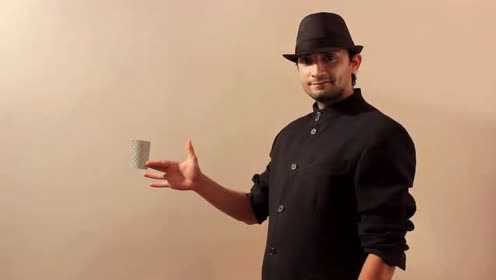 魔术揭秘 :忽隐忽现的扑克牌