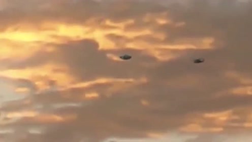 实拍直升机与不明飞行物UFO空中相遇，UFO瞬间消失的图片