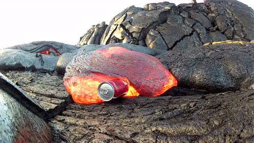 可乐太冰了?放到900度岩浆热一下再喝