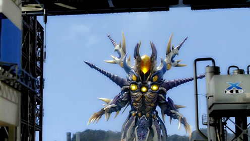 虚空怪兽格利扎最强形态出现,融合了所有怪兽卡片的力量