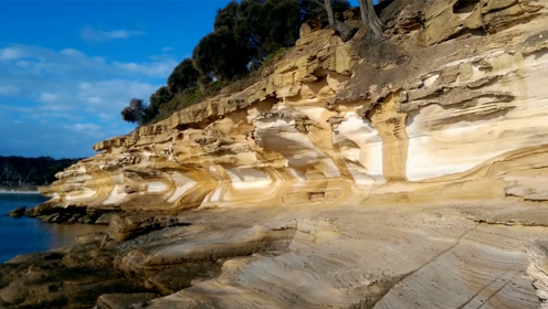 自然造景彩色悬崖,引来世界各地游客
