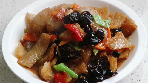 专业大厨教你烧皮肚,烧出的皮肚汤汁浓郁,滑嫩劲道,非常好吃