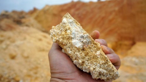 新疆发现巨量宝贝石头,毒性极强,比稀土还珍贵