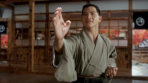 一看霍元甲已死,陈真怒砸忍字招牌,独闯虹口道场