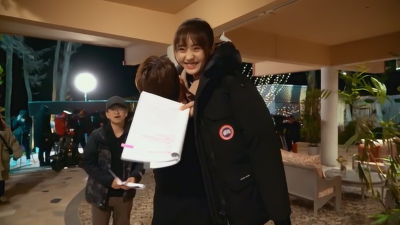 《忘爱》花絮:金泽追爱邢菲三连击"亲亲抱抱举高高"