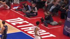 NBA轻松时刻：在场边坐着都被球击中脸，看着都疼
