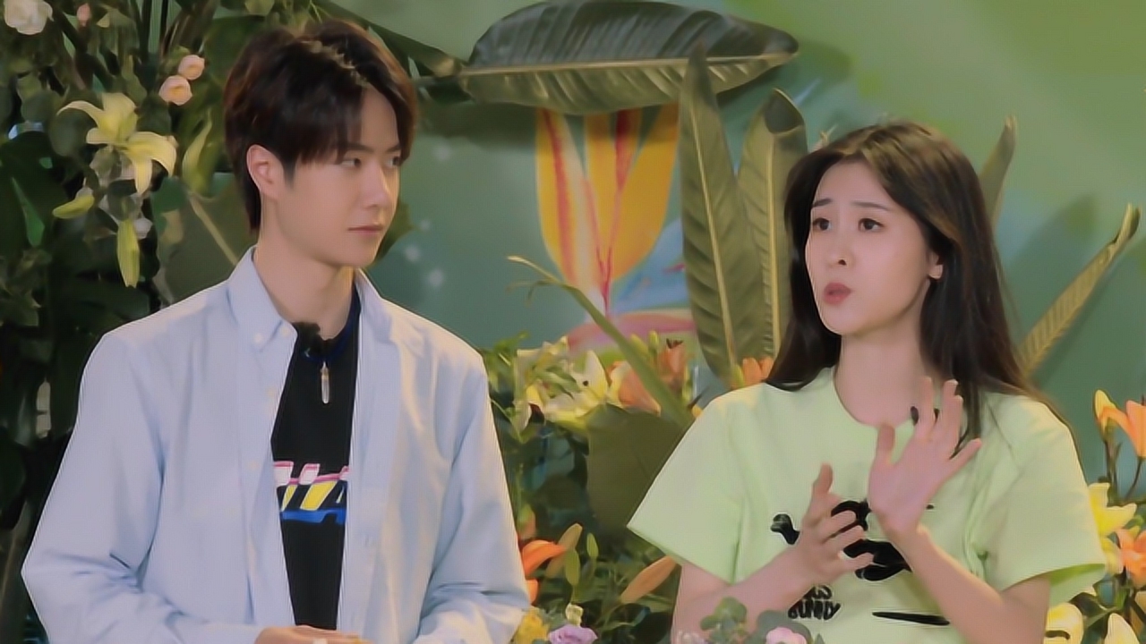 太甜了!王一博看张碧晨眼神好温柔,两人合作插花动作神同步