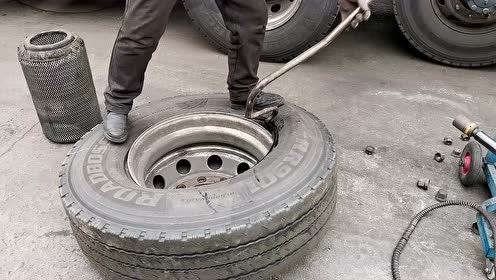 到处都是风炮补胎,风炮到底是啥东西,卡车离了它还真不行