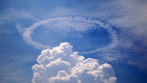 俄罗斯一城市上空出现神秘“圆环云” 被疑是UFO造成