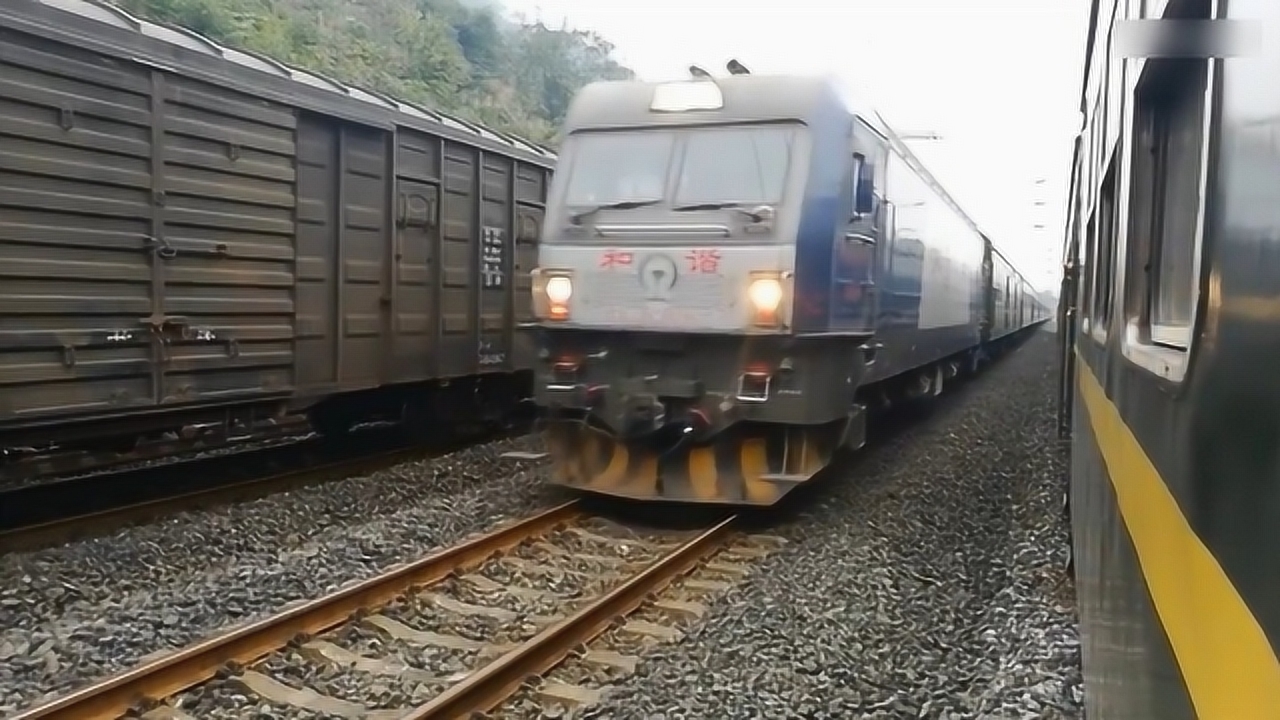 成都至昆明k1139次通过内昆线一步滩站