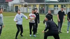 什么样头球接力最快乐？意大利足球男孩的团队配合，结
