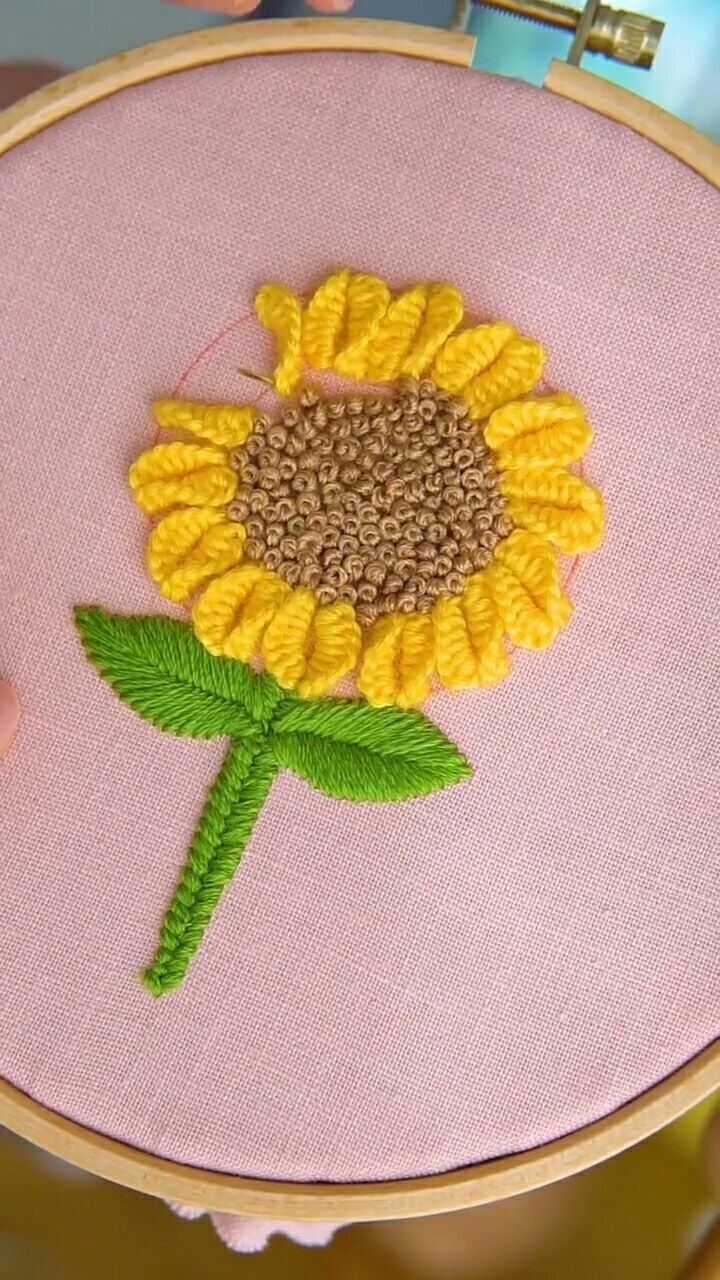 向日葵刺绣,漂亮的立体扣眼绣,快学起来吧