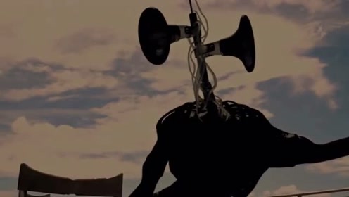 警笛头:警笛头在河里被拍照