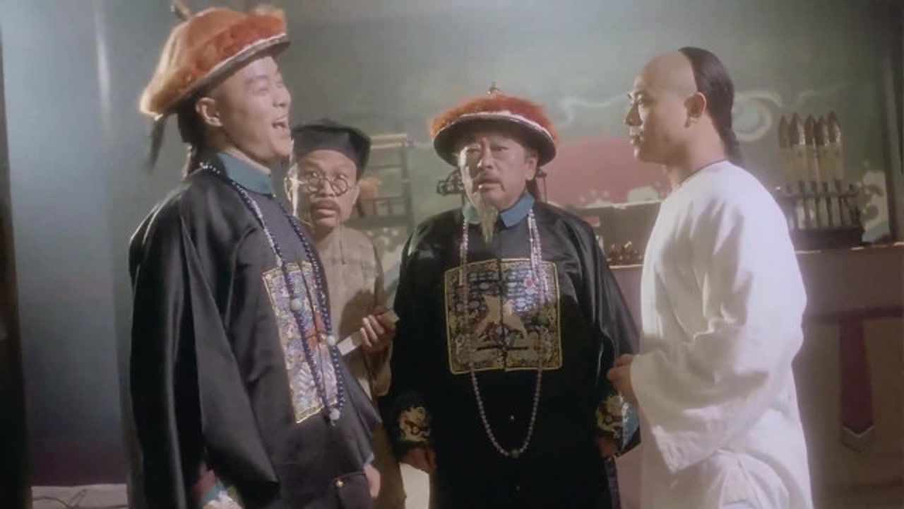 这是我见过演得最好的笑面虎,真是太恐怖了,这笑得让人毛骨悚然