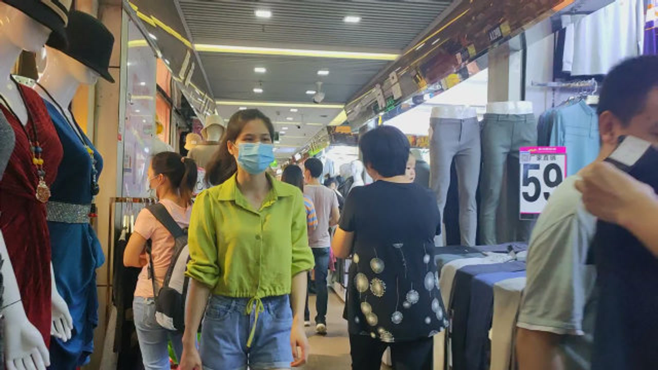 东莞虎门黄河时装城,周末太热闹了,大家看怎么样?