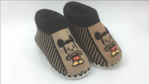 可爱的米奇毛线棉鞋,漂亮的卡通人物花样,手工编织织起来