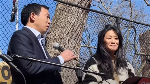 杨安泽和妻子街头演讲呼吁停止仇恨亚裔:枪击案戳痛了我们