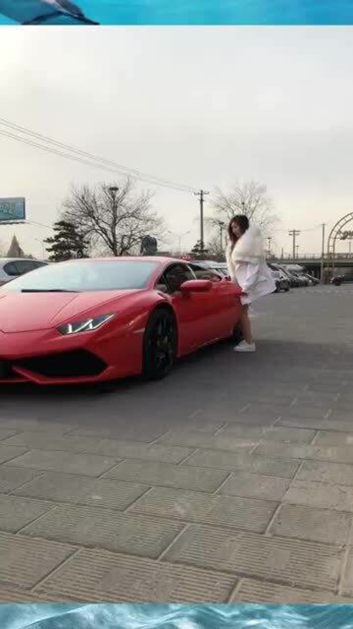 19岁小姐姐开兰博基尼,绝对的女神范,旁边的小哥哥都看傻眼了!