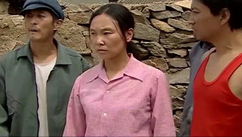 暖春:铁蛋爹娘勒索赔偿金,婶娘霸气护犊子,打得他们落荒而逃