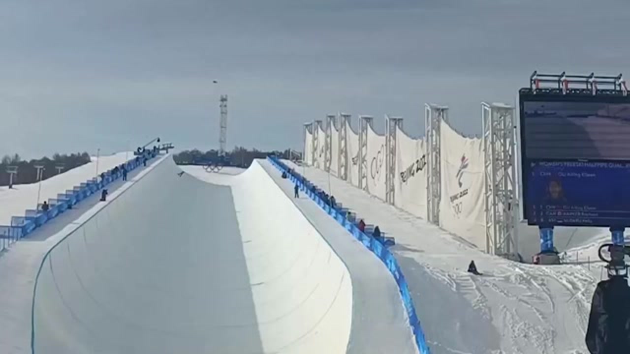 自由式滑雪u型场地技巧预赛,谷爱凌改变风格先发制人,预赛第一进决赛