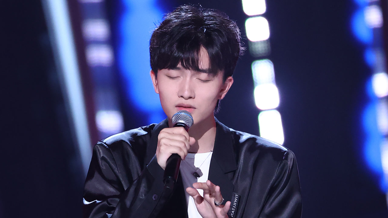 杨耀扬翻唱杨宗纬《对爱渴望》,高颜值登场引尖叫