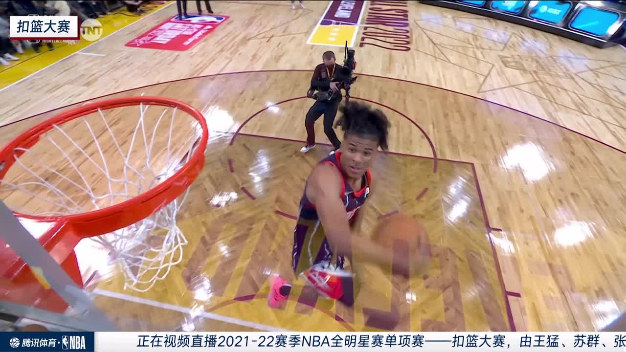 格林第二扣 空中转体180°胯下换手暴扣拿到45分