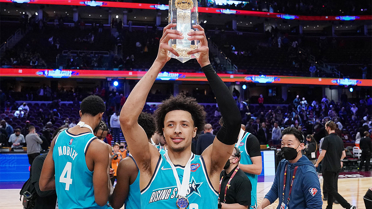 新秀挑战赛颁奖仪式 坎宁安荣膺MVP 