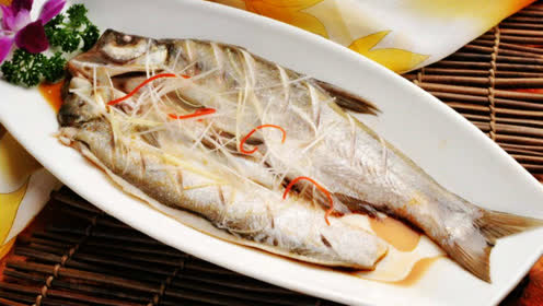 湖北丹江口清蒸翘嘴鲌,鱼是鱼料是料要让鱼和料演绎出神奇的味道