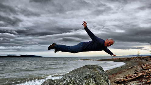 不可思议的科学现象!物体和人都能悬浮在空中,这是什么原理?