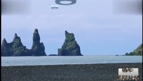 冰岛  一名妇女拍下两艘UFO，当场紧张到泣不成声的图片