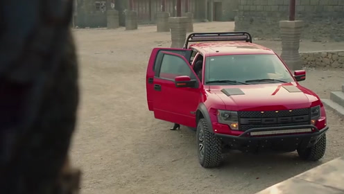 《灵魂摆渡》赵吏的红色大吉普,外观样子真好看