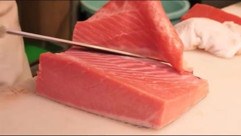 日本大厨处理三文鱼刺身切片技巧