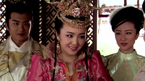 封神英雄:芊羽公主来到大厅面见姬发的父母,殷十娘和芊羽开玩笑.