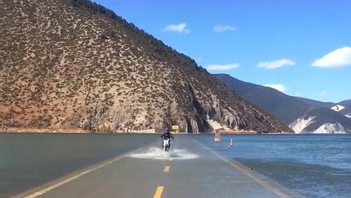 云南香格里拉网红公路,到处都是水,这样的画面太美了!