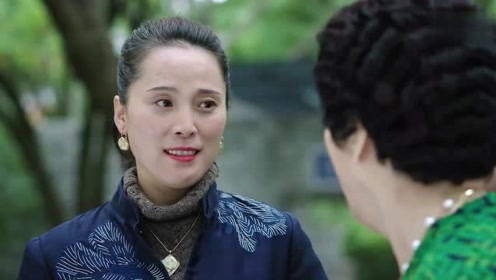 罗妈妈抓住路人不放,大喊抓骗子