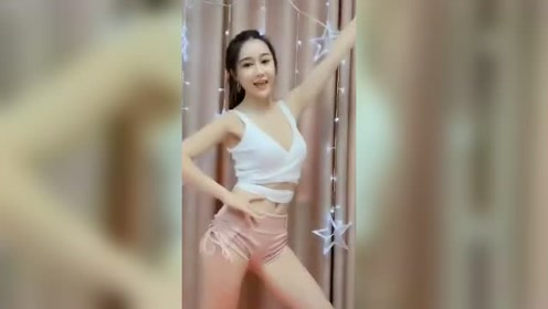 小姐姐性感热裤尬舞，网友：有着公主梦