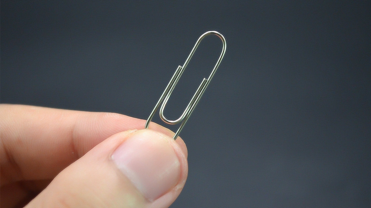 家里有回形针的,抓紧看看视频,别当耳旁风,等到吃亏就来不及了