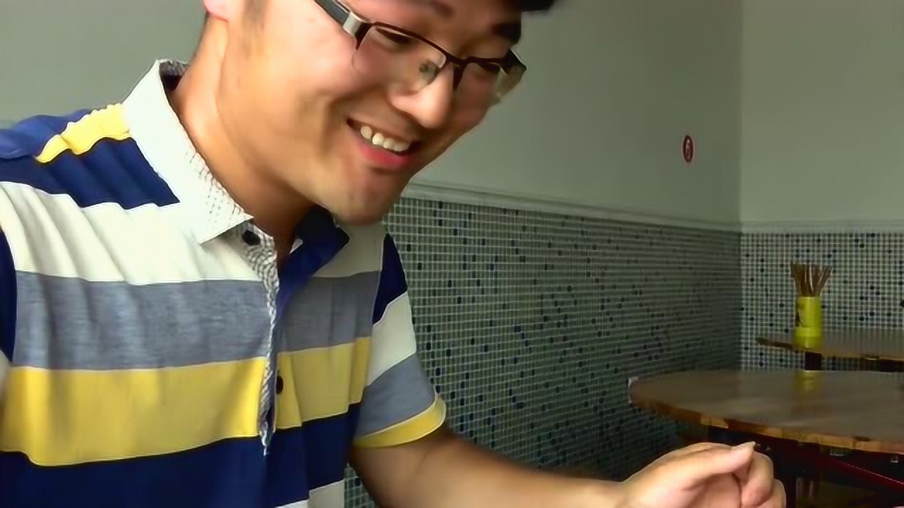 大sao一人挑战48元铁锅牛肉焖面!进门发现同道中人?老板娘吃蒜贼厉害