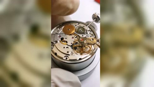 天梭力洛克80小时动力摆轮,要是您的和这个不一样,那就不用我明说了