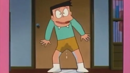 哆啦a梦把摄像头装在猫的身上,成功偷看到了小夫尿裤子的一幕