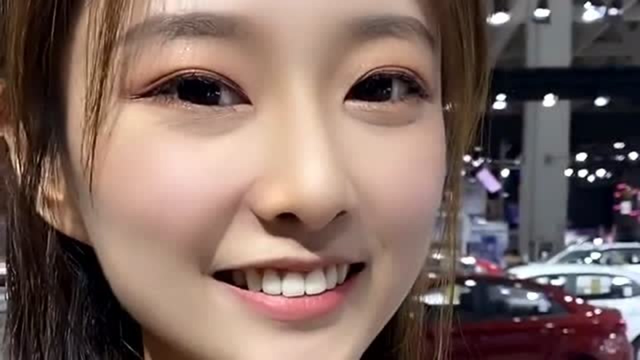 近距离拍摄最美车模苏宁,没想到颜值却依然在线,不愧是我心中的女神!