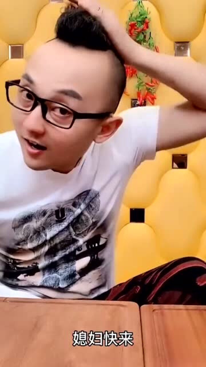 戏精野哥上线巨无霸猪饲料成了嫂子的专属零食关键是嫂子还一脸满足