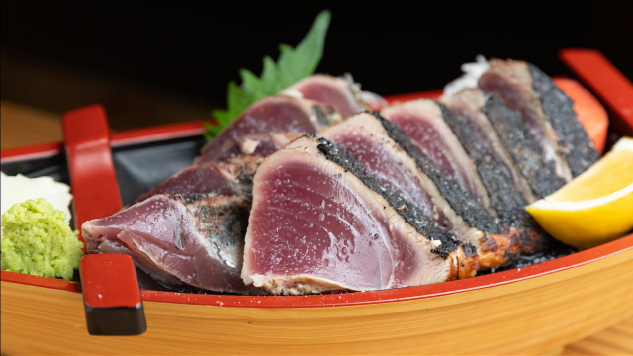 日本高级料理,烟熏鲣鱼,制作极其讲究,这才是日料的精华!