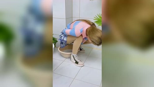 女生都是这么洗屁屁的吗?